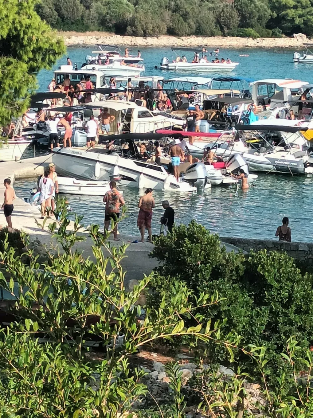 Lokalno prebivalstvo želi zaščititi zaliv pred posledicami množičnega turizma. Foto: peticijeonline.com