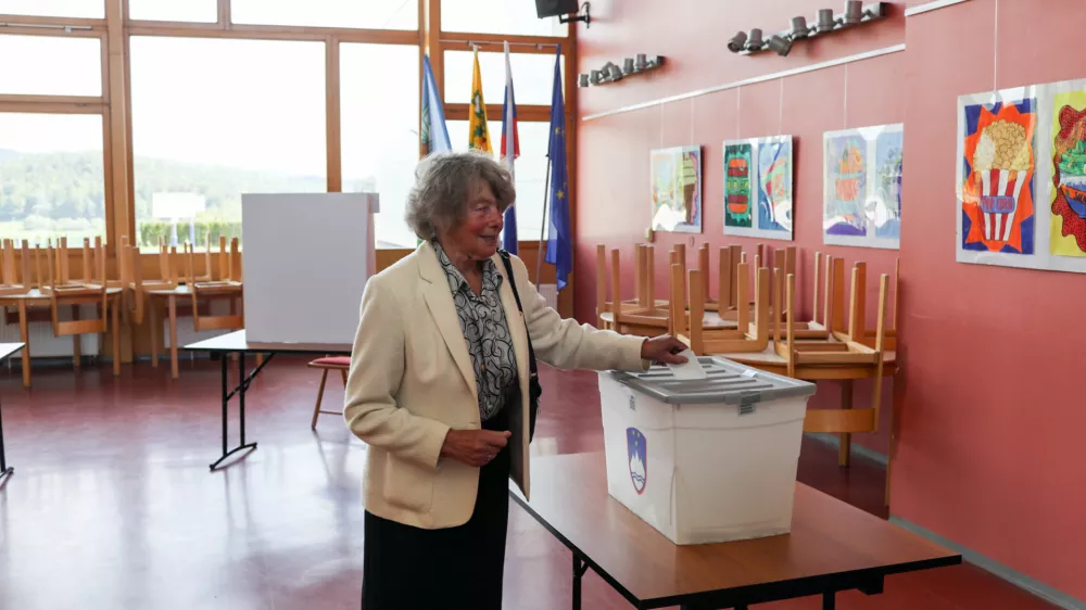 - 11.05.2025. Referendum 2025, OŠ Dobrova. Foto: Bojan Velikonja 