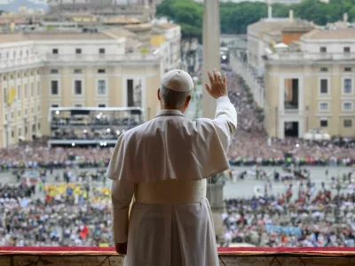 Pope Leo XIV leads a Regina Caeli prayer from the central balcony (Loggia delle Benedizioni) of St. Peter's Basilica, at the Vatican, May 11, 2025. Vatican Media/­Francesco Sforza/Handout via REUTERS  ATTENTION EDITORS - THIS IMAGE WAS PROVIDED BY A THIRD PARTY.