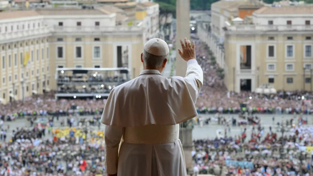 Pope Leo XIV leads a Regina Caeli prayer from the central balcony (Loggia delle Benedizioni) of St. Peter's Basilica, at the Vatican, May 11, 2025. Vatican Media/­Francesco Sforza/Handout via REUTERS  ATTENTION EDITORS - THIS IMAGE WAS PROVIDED BY A THIRD PARTY.