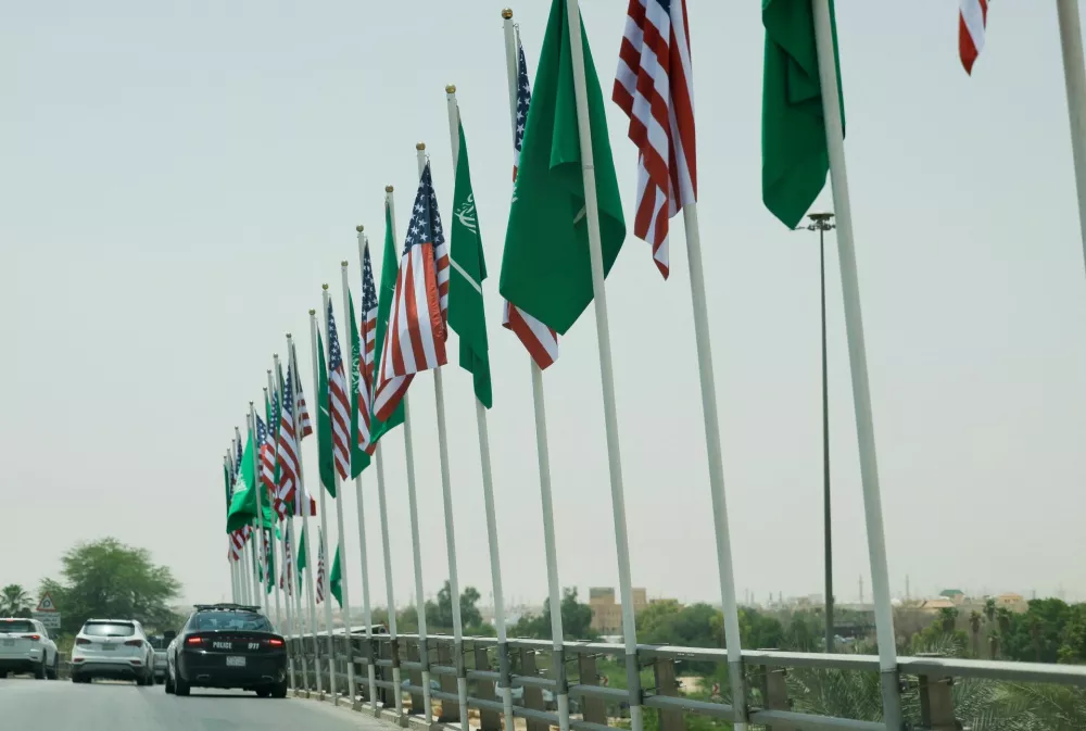 U.S. and Saudi flags flutter along a highway of Riyadh ahead of the arrival of U.S. President Donald Trump to Riyadh, Saudi Arabia May 12, 2025. REUTERS/Hamad I Mohammed