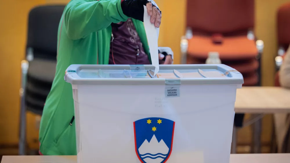 Radomlje, Kulturni dom Radomlje.Referendumsko glasovanje o usodi zakona o dodatku k pokojnini za izjemne dosezke na podrocju umetnosti.