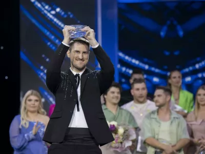 Zmagovalec 42. festivala Melodije morja in sonca v Avditoriju Portorož, ki so potekale v soboto, je postal Gregor Ravnik. F Aleš Rosa