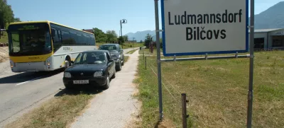 Bilčovs - Ludmannsdorf - dvojezično krajevno označevanje - - krajevne table razdelile slovensko manjšino -- Avstrijski parlament je zavrnil ustavni zakon o dvojezični topografiji na Koroškem , //FOTO: Tomaž SkaleOPOMBA: ZA OBJAVO V ČASOPISU DNEVNIK