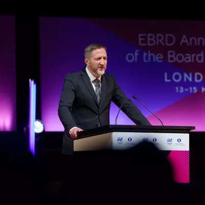 Finančni minister Klemen Boštjančič pravi, da je Slovenija izvozno usmerjeno gospodarstvo in je zelo odvisna od največjih trgovinskih partnerjev. Naši največji trgovinski partnerji pa imajo precejšnje težave. F STA