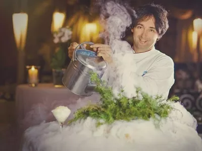 Najbolj znana jed Tomija Kavčiča: gintonik, z dišečim dimom, šumenjem in izvrstnim okusom