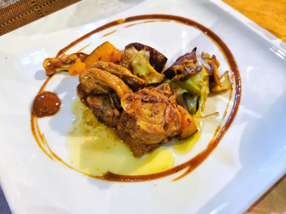 Kozličkova potrebušina, Gostilnica Ruj