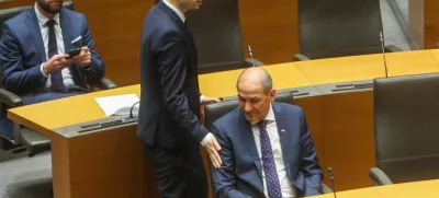 ﻿Janez Janša, predsednik vlade RSMatej Tonin, minister za obrambo13.03.2020 - Državnizbor - izredna seja DZ, na kateri so potrdili listo kandidatov za ministre pod vodstvom predsednika vlade Janeza Janše //FOTO: BojanVelikonjaMatej Tonin, minister za obrambo