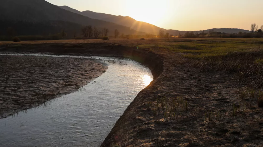 ﻿- 11.04.2020 - Presihajoče Cerkniško jezero. //FOTO: Bojan Velikonja