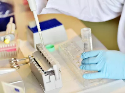 Analiza DNK je pokazala, da tožnik ni biološki oče dvojčic. Foto: Reuters