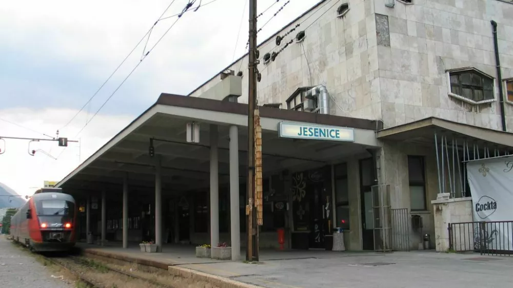 Železniška postaja Jesenice