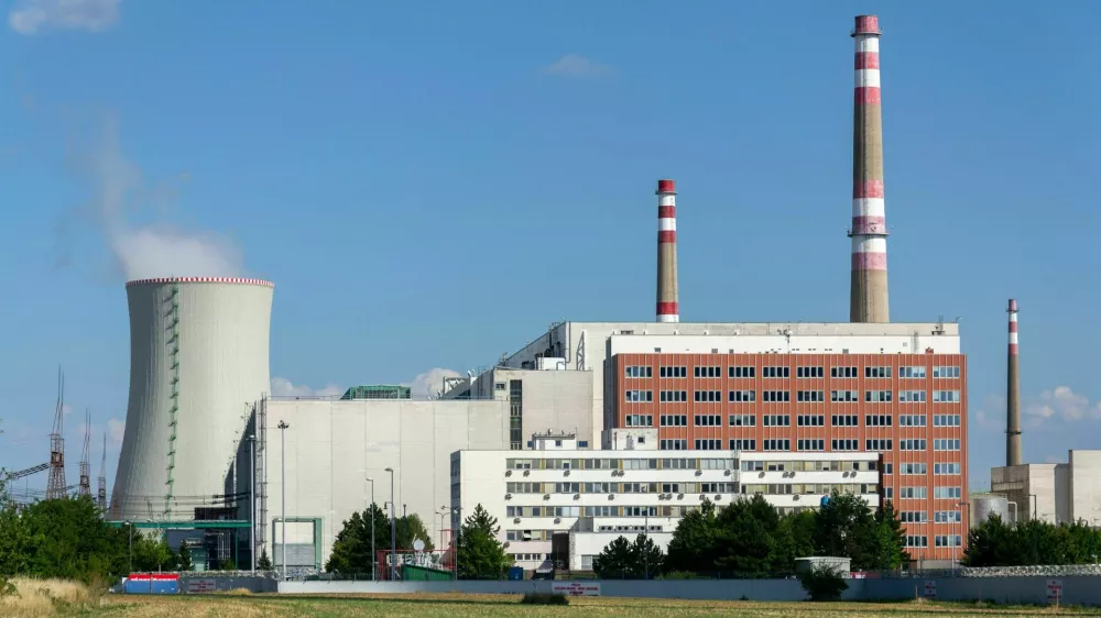 2K970D6 Cooling towers at nuclear power plant, energy self-sufficiency, greenhouse emission reductionDukovany