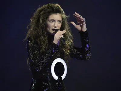 ﻿Singer Lorde accepts the International Female Solo Artist award at the BRIT Awards, celebrating British pop music, at the O2 Arena in London February 19, 2014. REUTERS/Toby Melville (BRITAIN - Tags: ENTERTAINMENT) (BRIT-WINNERS) FOR EDITORIAL USE ONLY. NOT FOR SALE FOR MARKETING OR ADVERTISING CAMPAIGNS