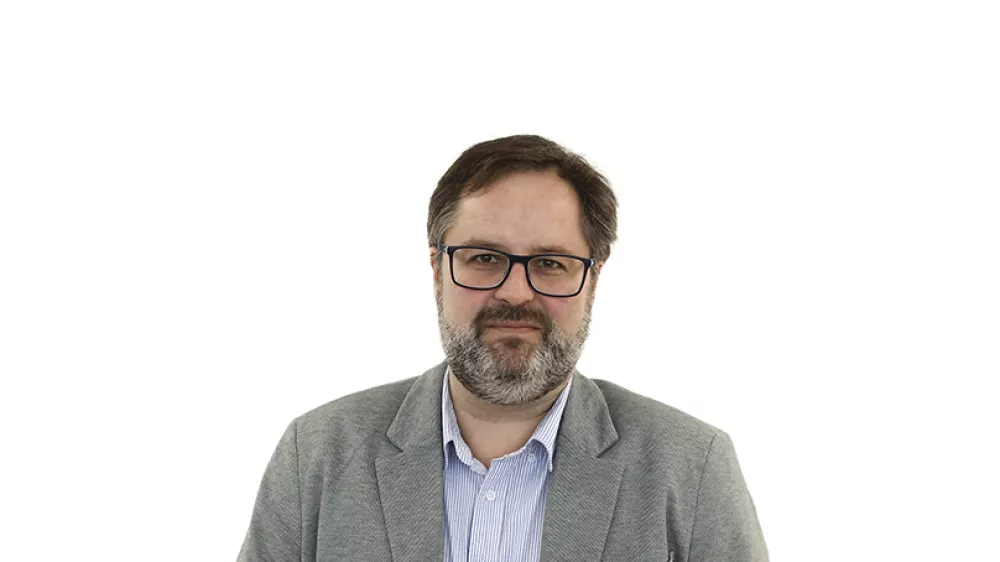 Aleš GaubeZA ONLINE - Redakcija Dnevnik 2024 - portreti za komentarje in kolumne - kolumnisti - komentatorji – novinarji - portret //FOTO: Luka Cjuha