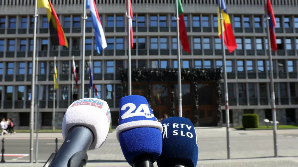 - 19.05.2022 – Simbolična fotografija - mediji - medijski zakon, mikrofon RTV, POP TV nova24 TV,  skupščina Trg republike – Parlament//FOTO: Tomaž Skale