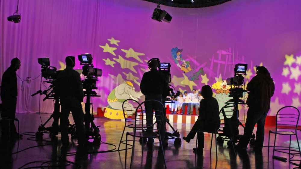 snemanje oddaje Praznične zgodbe iz školjke - posebna oddaja za gluhe in naglušne- RTV - Radiotelevizija Slovenija - Televizija SLO - ilustrativna fotografija//FOTO: Bojan Velikonja