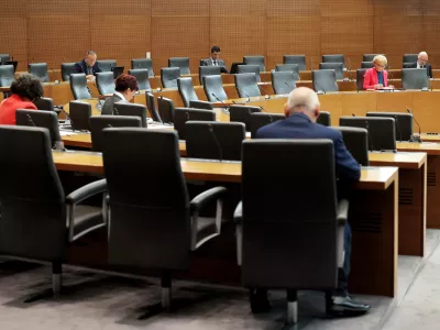 Ljubljana, DZ.Nadaljevanje seje DZ, na kateri med drugim obravnavajo predlog zakona o informacijski varnosti, predlog zakona o psihoterapevtski dejavnosti in novelo zakona o odvzemu premozenja nezakonitega izvora.