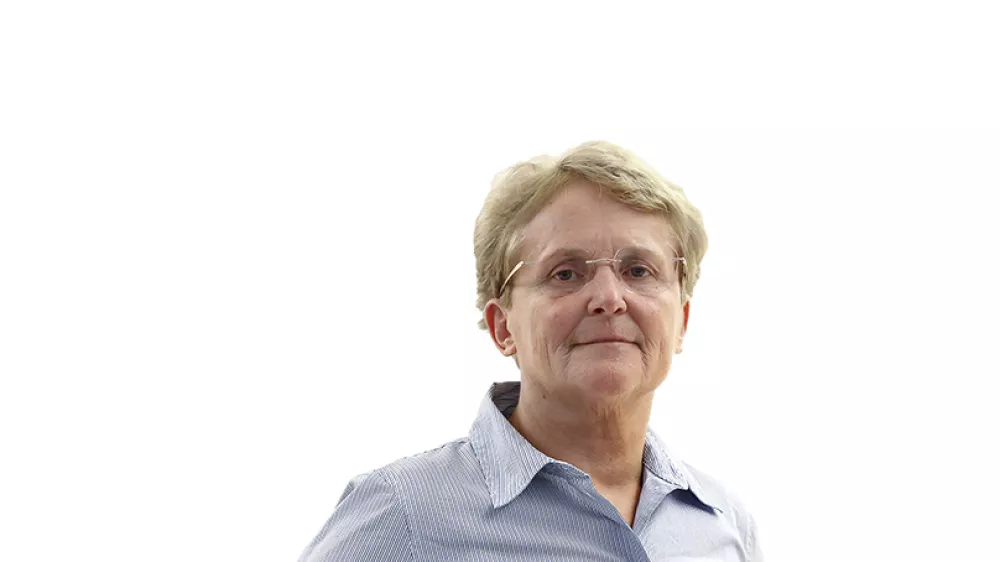 Tatjana PihlarZA ONLINE - Redakcija Dnevnik 2024 - portreti za komentarje in kolumne - kolumnisti - komentatorji – novinarji - portret //FOTO: Luka Cjuha