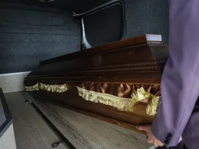 ﻿- pogrebne storitve - prevoz pokojnikov - krsta- pokopališke in pogrebne dejavnosti - upravljanje in urejanje pokopališč -  //FOTO: Luka CjuhaOPOMBA: DNEVNIKOV OBJEKTIV - REPORTAŽA 2016.