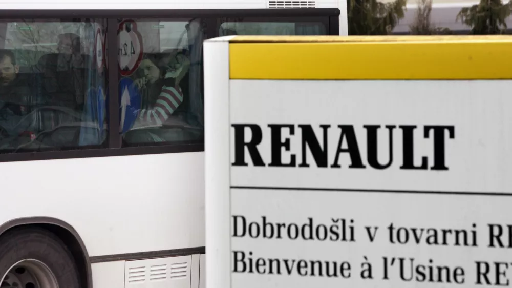 Proti koncu letošnjega leta bo v Sloveniji predvidoma realizirana naložba novomeškega Revoza v lasti francoskega proizvajalca vozil Renault v proizvodne zmogljivosti za izdelavo novega električnega vozila twingo. Foto: Bojan Velikonja 