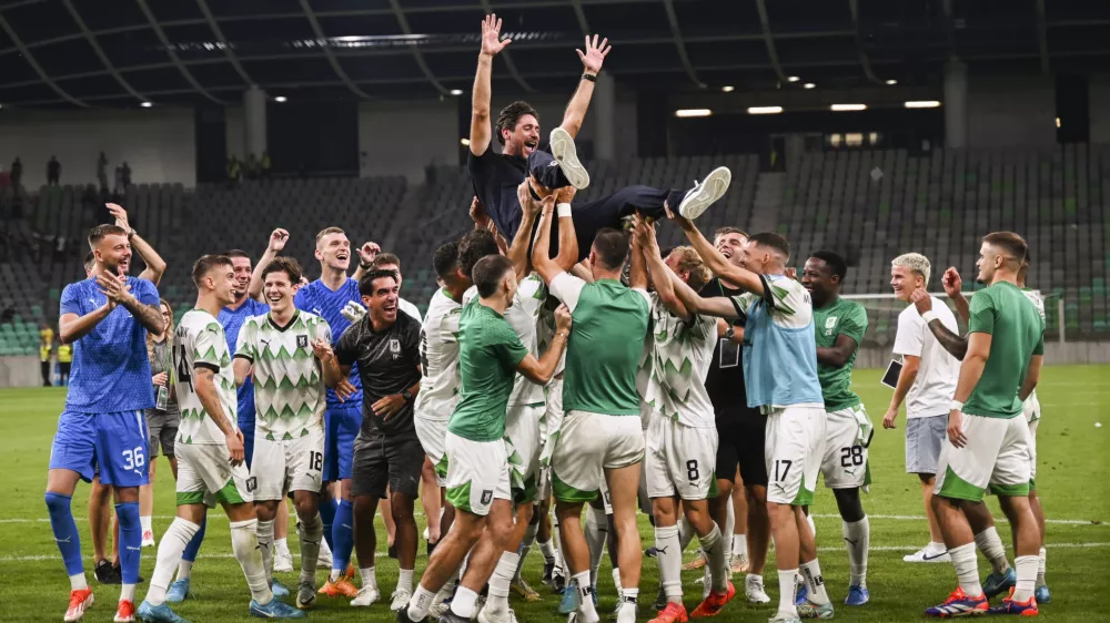 Slavje po uvrstitvi Trener Victor Sanchez 29.08.2024 NK Olimpija: FK Rijeka, kvalifikacije za Evropska konferenčna liga Foto: Nik Erik Neubauer