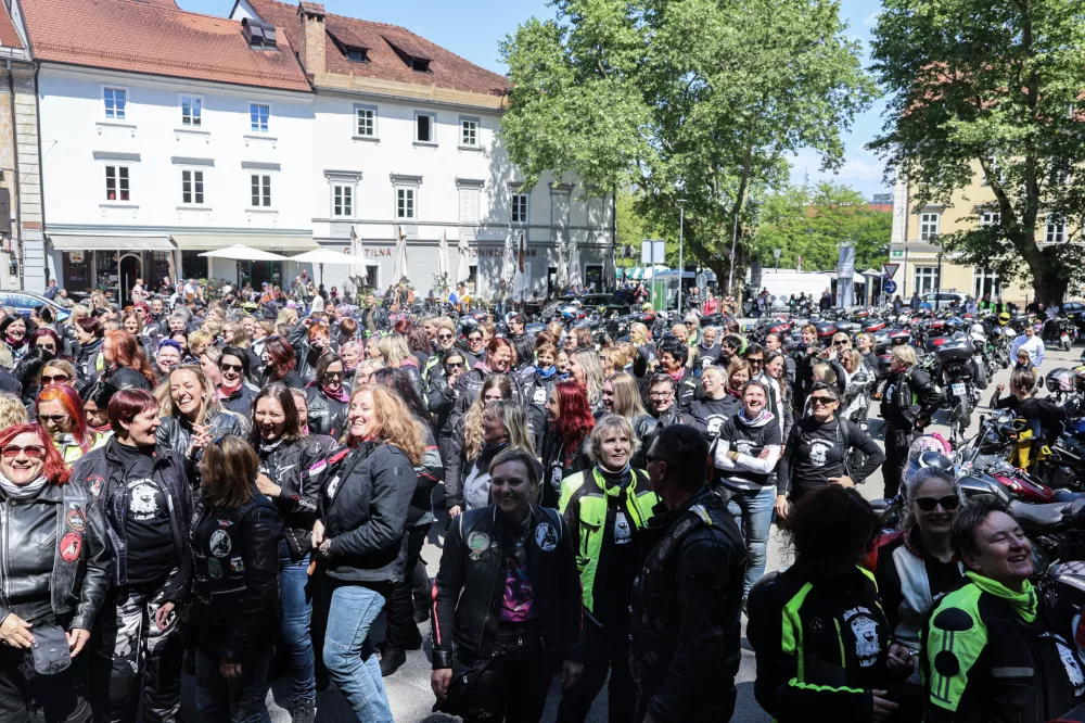 - 24.05.2025 - srečanje motoristk na Krekovem trgu//FOTO: Jaka Gasar