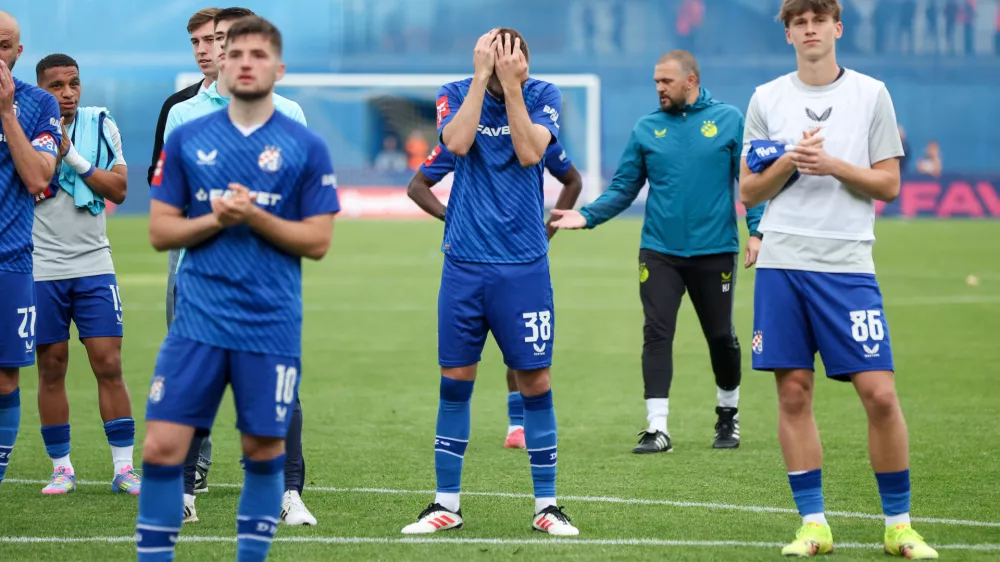Dinamo v solzah, ker so morali premoč priznati Rijeki. Foto: Pixsell