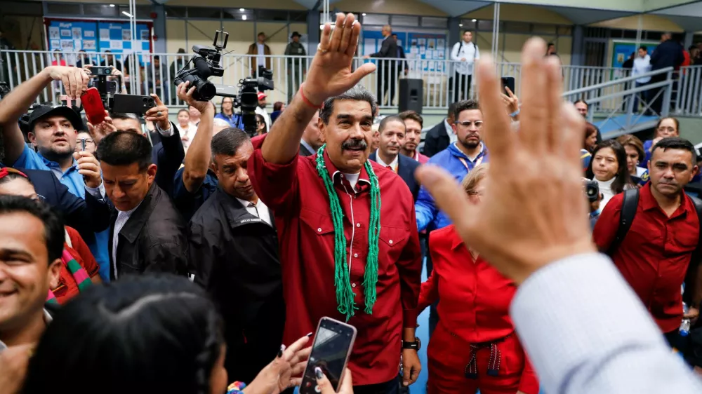 Venezuela's President Nicolas Maduro gestures after voting in the country's parliamentary elections, in Caracas, Venezuela May 25, 2025. REUTERS/Leonardo Fernandez Viloria