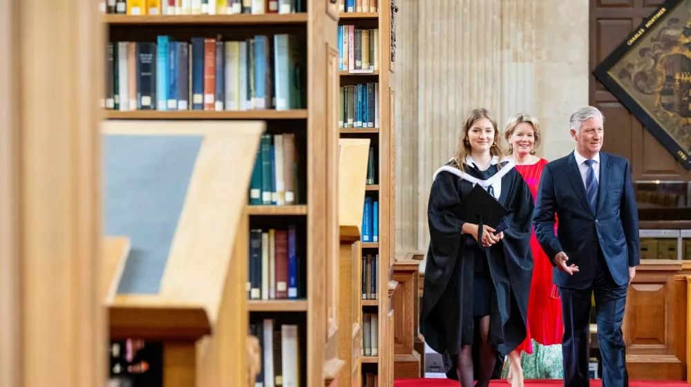 Belgijska princesa je lani diplomirala na britanskem Oxfordu, kjer sta se proslave udeležila tudi oče in mati, kralje Filipom in kraljica Matilda. Foto: Profimedia 