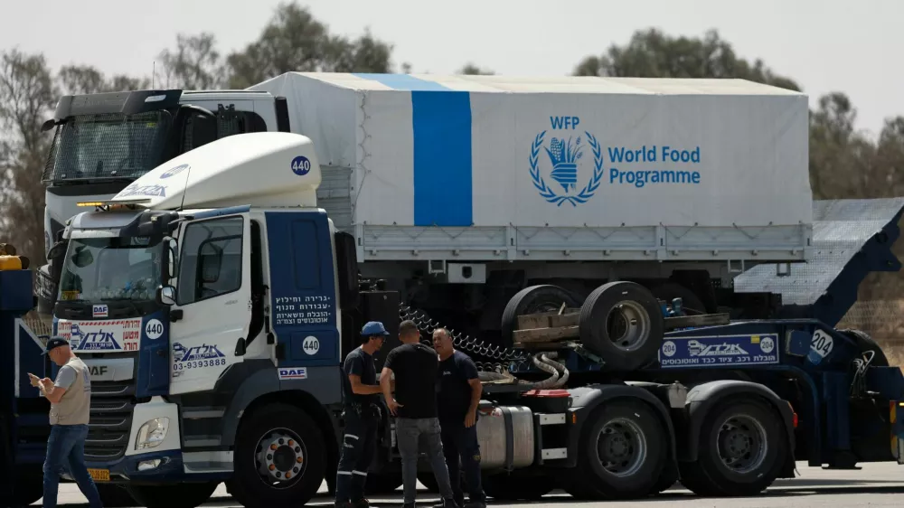 A World Food Programme (WFP) truck, which will be sent into Gaza empty for logistical purposes, according to a WFP official, is transported at the Kerem Shalom border crossing between Israel and the Gaza Strip, May 26, 2025. REUTERS/Amir Cohen