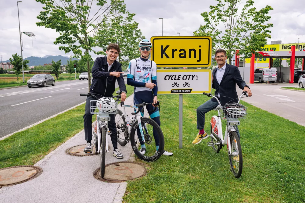 Posebna tabla, ki priča o laskavem nazivu kolesarskega mesta, je name&scaron;čena ob Cesti Staneta Žagarja na Primskovem. Foto: MOK