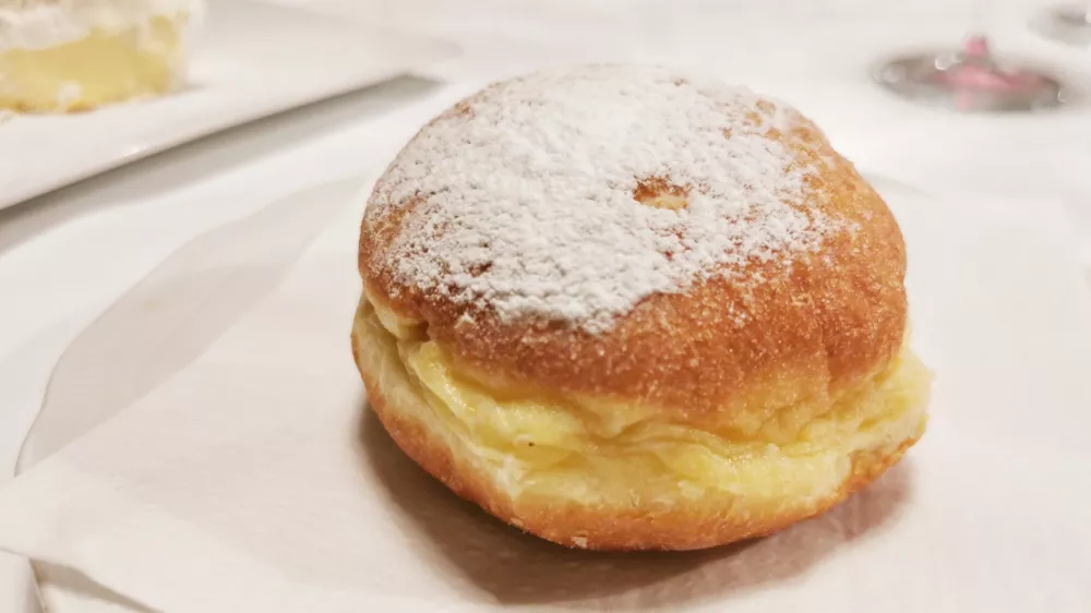 Mamilo so prevzemali tudi kar v kiosku pri banjaluški gimnaziji, so povedale priče. Foto: arhiv Dnevnika