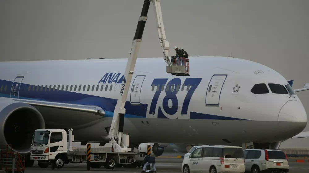 Mechanics of All Nippon Airways (ANA) work beside the company's Boeing Co's 787 Dreamliner plane at Haneda airport in Tokyo January 16, 2013. All Nippon Airways Co Ltd said on Wednesday it will put its Boeing Co 787 Dreamliners back in operation once checks were completed on the aircraft, as soon as Thursday. The suspension of 17 of its Dreamliner aircraft came after one of the jets made an emergency landing in western Japan earlier in the day. REUTERS/Toru Hanai (JAPAN - Tags: TRANSPORT BUSINESS)