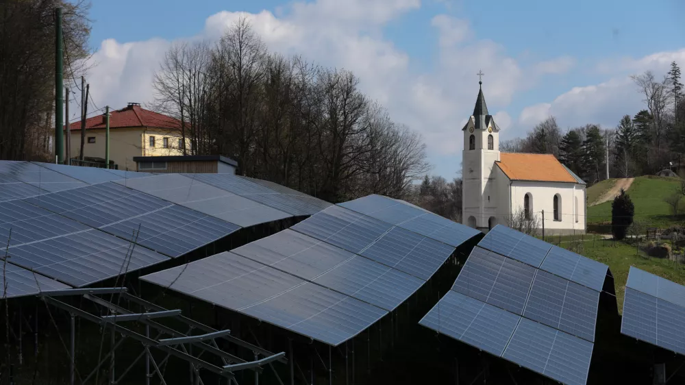 3.4.2025 - Sončna elektrarna - Svibno - vas Počakovo - sončna elektrarna na kmetijskem zemljiščuFoto: Luka Cjuha