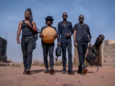 Zasedba Songhoy Blues iz Malija v okviru Druge godbe nastopi 30. maja v Kinu Šiška. F Mohamed Diawara / arhiv DG