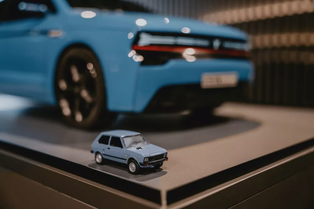 Maketi starega in novega yuga.