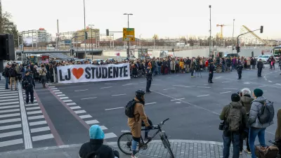 05.03.2025 - protestni shod v organizaciji ljudske fronte Mi smo Ljubljana, s katerim želijo podpreti študentske proteste v Srbiji in izraziti kritiko podpore ljubljanskega župana Zorana Jankovića srbskemu predsedniku Aleksandru Vučiću Foto: Luka Cjuha