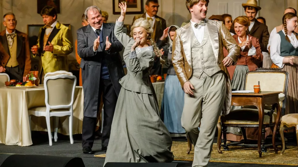 Lani je bila domača gledali&scaron;ka predstava Čevljar baron v hipu razprodana. Foto: Poletno gledali&scaron;če Studenec