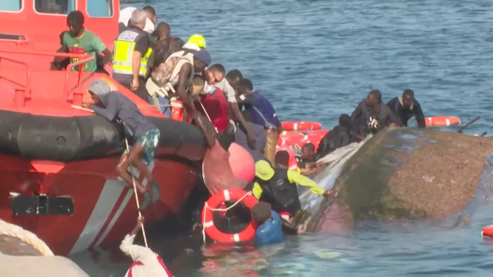 A view shows emergency services trying to rescue migrants from the water, as a migrant boat capsized as rescuers were escorting it to port in Spain's Canary Islands, in La Restinga, Spain May 28, 2025, in this screengrab obtained from a video. FORTA/Handout via REUTERS  THIS IMAGE HAS BEEN SUPPLIED BY A THIRD PARTY. SPAIN OUT. NO COMMERCIAL OR EDITORIAL SALES IN SPAIN