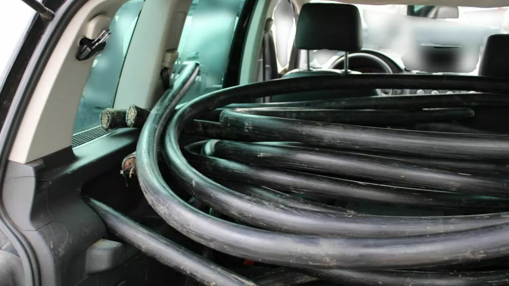 Kabel, ukraden z železniške infrastrukture v Besnici. 