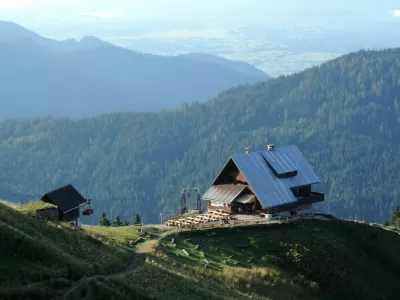 Krekova koča na Ratitovcu Q