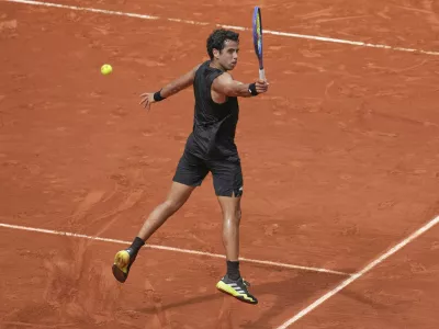 Spain's Jaume Munar returns the ball to France's Arthur Fils during their second round match of the French Tennis Open, at the Roland-Garros stadium, in Paris, Thursday, May 29, 2025. (AP Photo/Christophe Ena)