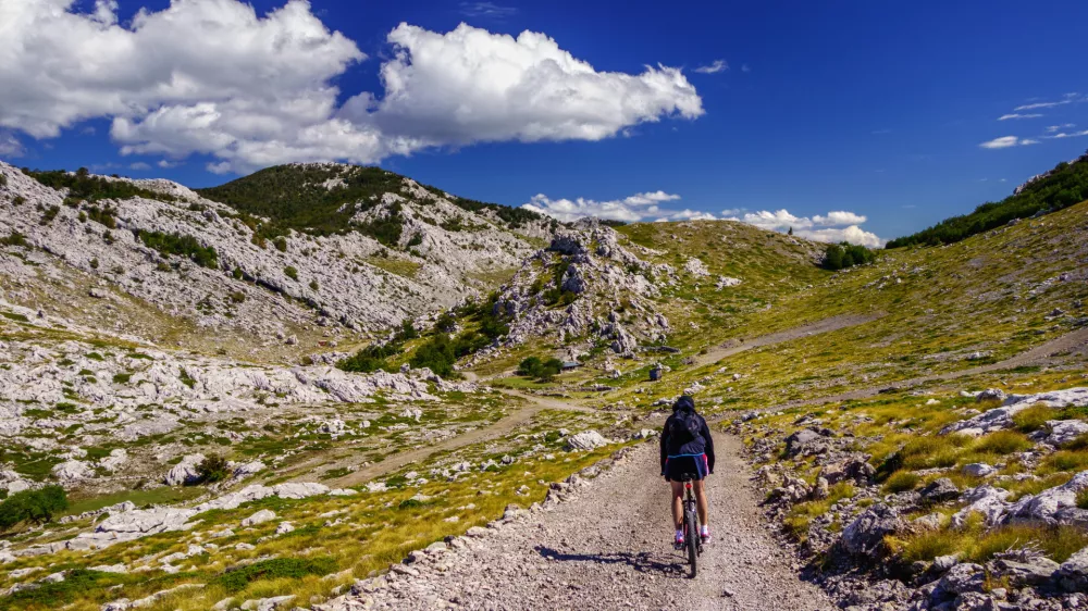 Če iščete destinacijo, ki povezuje naravo, kulturo, raznolikost in pristno gostoljubje, potem je Hrvaška prava izbira za vašo naslednjo kolesarsko pustolovščino. F HTZ/Aleksandar Gospić