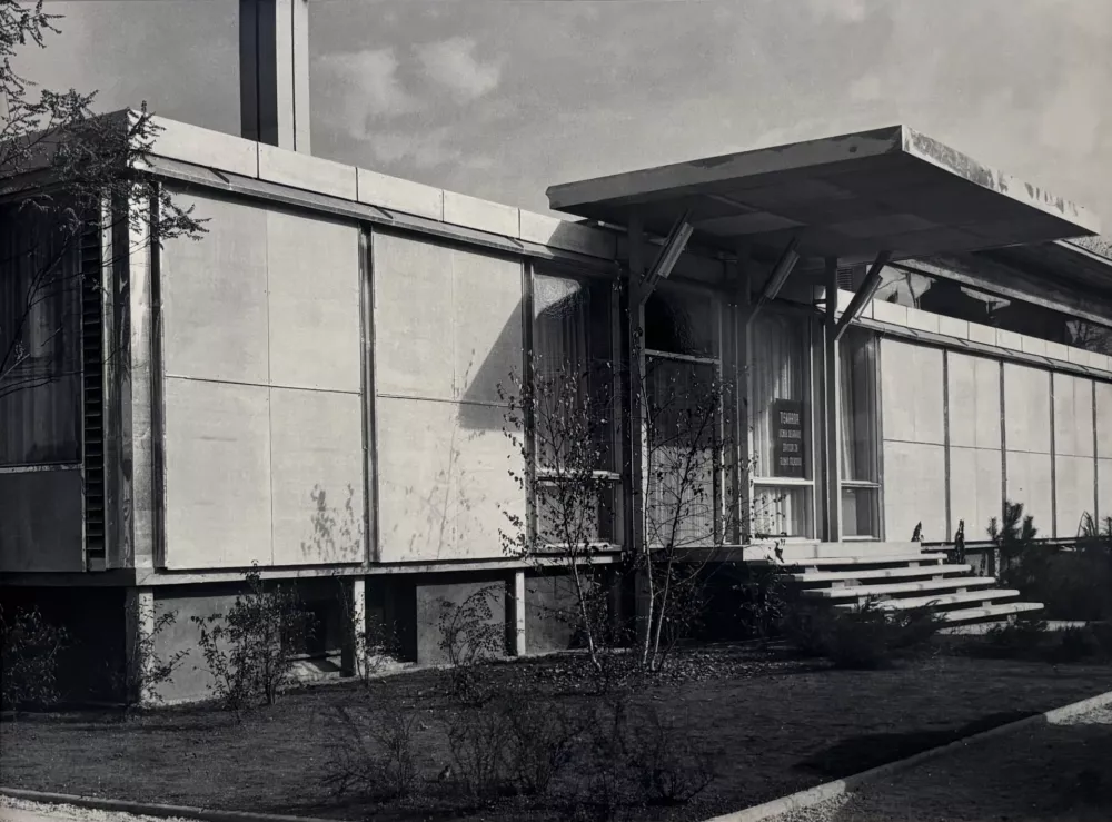 Ena od Severjevih porušenih arhitektur so učne delavnice zavoda za gluho mladino. Foto: Janez Kališnik