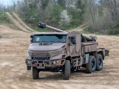 Nova različica samovozne havbice caesar 6x6 mkII po besedah proizvajalca vključuje izboljšave na podlagi izkušenj iz vojne v Ukrajini. Foto: KNDS Group