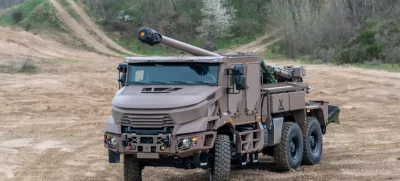 Nova različica samovozne havbice caesar 6x6 mkII po besedah proizvajalca vključuje izboljšave na podlagi izkušenj iz vojne v Ukrajini. Foto: KNDS Group