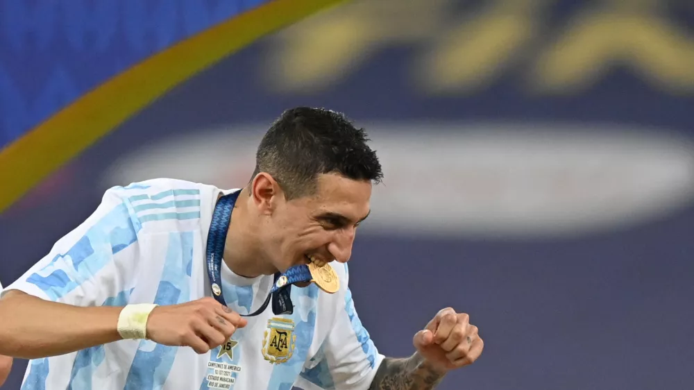 FILED - 10 July 2021, Brazil, Rio de Janeiro: Argentina's Angel Di Maria celebrates winning the CONMEBOL Copa America Final soccer match against Brazil at The Maracana Stadium. Photo: Andre Borges/Deutsche Presse-Agentur GmbH/dpa