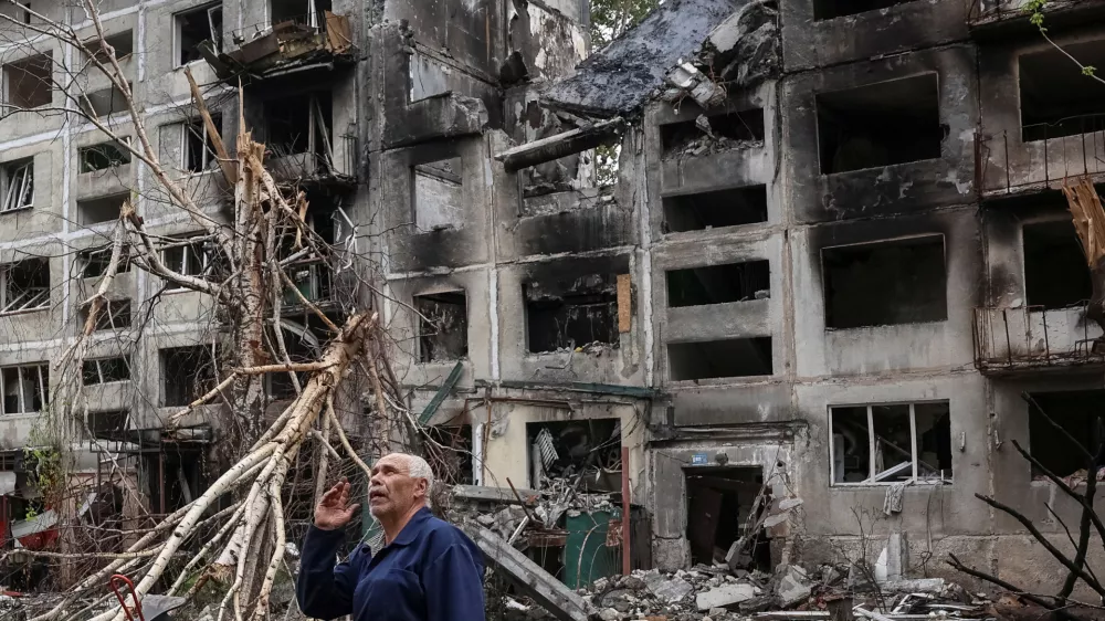A resident gestures as he stands near buildings damaged by Russian military strikes, amid Russia's attack on Ukraine, in the frontline town of Myrnohrad, Donetsk region, Ukraine May 29, 2025. REUTERS/Anatolii Stepanov   TPX IMAGES OF THE DAY