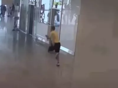 Nadzorne kamere so ga posnele, ko je stekel proti izhodu. / Foto: Nemška Zvezna Policija