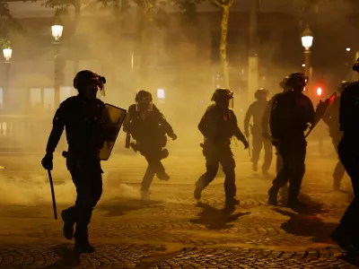 Soccer Football - Champions League - Final - Paris St Germain fans gather in Paris - Paris, France - May 31, 2025 Riot police on the Champs Elysees avenue after Paris St Germain won the Champions League REUTERS/Abdul Saboor